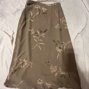 ❌SOLD❌Jones New York Vintage Silk mid length skirt